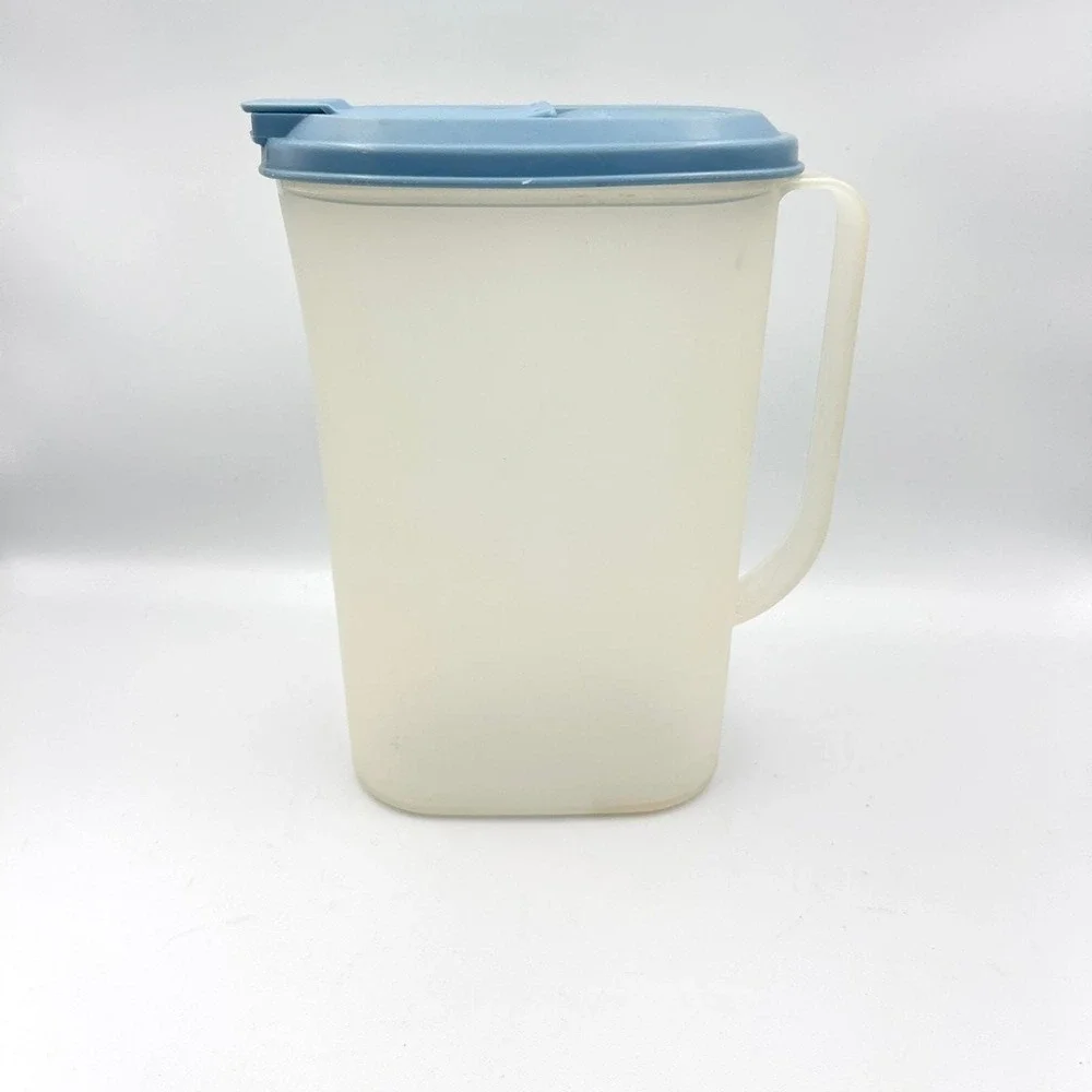 Vintage Tupperware Pitcher 2 Quart 64oz Slim Flip‎ Lid Top Durable Storage Blue